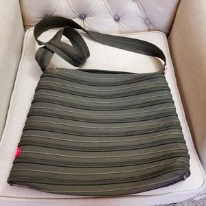 Zip it Olive green large shoulder bag